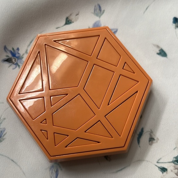 Em cosmetics divine skies eyeshadow - Picture 2 of 2